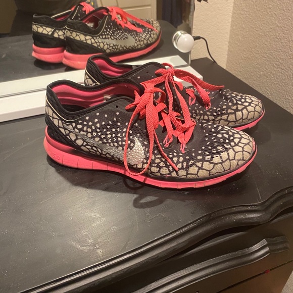Pink Nikes - Picture 3 of 3